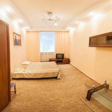 Апартаменти Вул Кониського 5 На 6 Осіб Біля Медичного Університету Lviv Luaran gambar