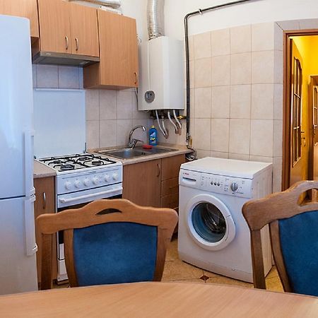 Апартаменти Вул Кониського 5 На 6 Осіб Біля Медичного Університету Lviv Luaran gambar